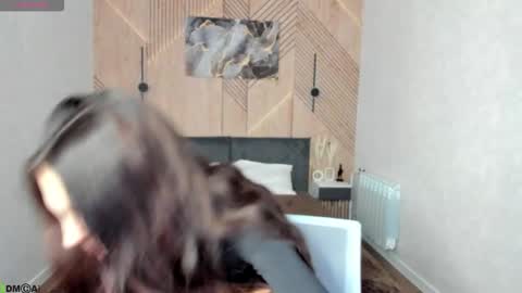 Snapshot of elise_robbie chatting on February 27, 1:05 am Elise online show from February 27, 1:05 am