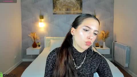 Snapshot of elise_robbie chatting on March 10, 9:25 am Elise online show from March 10, 9:25 am