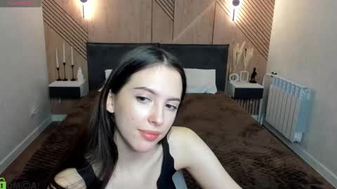 Snapshot of elise_robbie chatting on March 13, 1:23 am Elise online show from March 13, 1:23 am