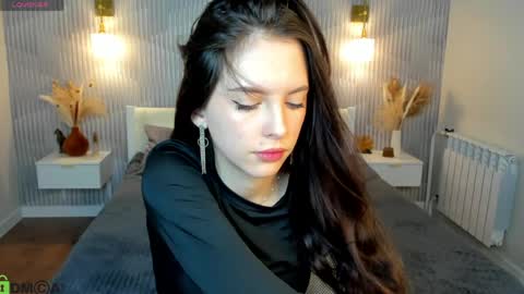 Snapshot of elise_robbie chatting on April 4, 9:07 am Elise online show from April 4, 9:07 am