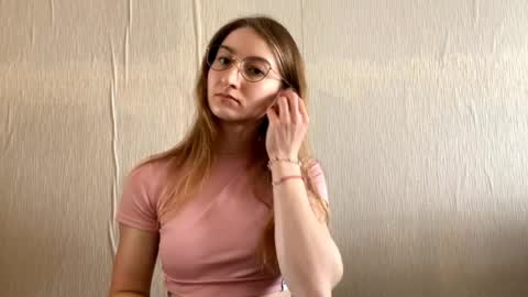 Snapshot of elisebetancur chatting on April 16, 9:32 am Elisabet online show from April 16, 9:32 am