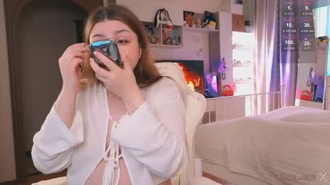 Elise    online show from November 3, 1:01 pm