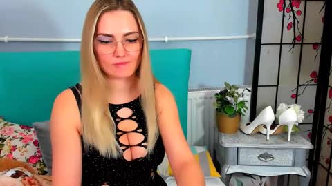 Elise online show from December 3, 3:00 pm