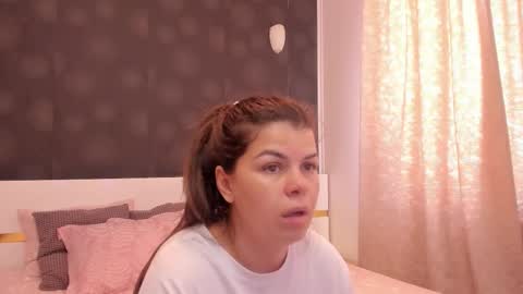 Elly online show from November 3, 8:59 am