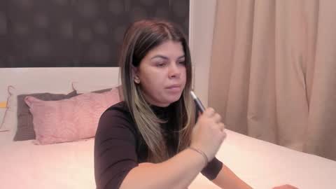 Elly online show from November 24, 8:08 pm