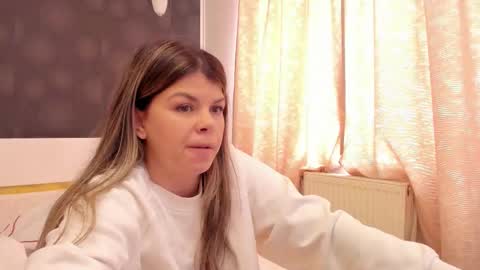 Elly online show from March 27, 10:04 am