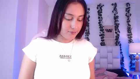 Snapshot of elisevalmont chatting on April 15, 3:46 am ELISE online show from April 15, 3:46 am