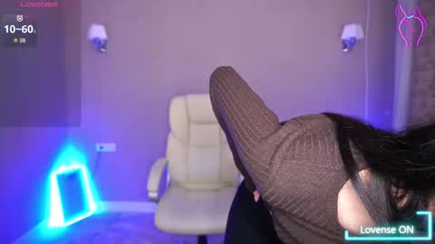 elisevelour online show from December 4, 1:53 pm