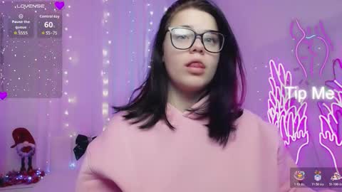 Snapshot of eliss_mystery chatting on December 16, 7:24 am Eliss online show from December 16, 7:24 am