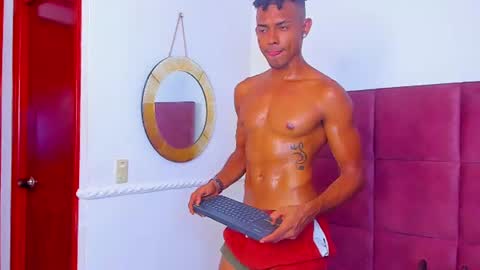 Valentino Konny y Jhon online show from June 10, 5:45 pm