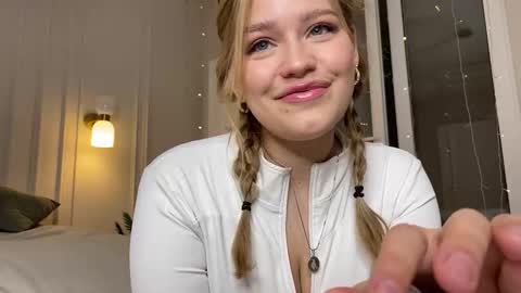 Stephanie online show from December 19, 7:21 pm