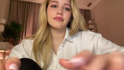 Stephanie online show from April 28, 9:42 pm