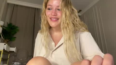 Stephanie online show from May 18, 7:09 pm