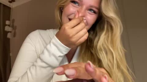 Stephanie online show from May 20, 7:53 pm