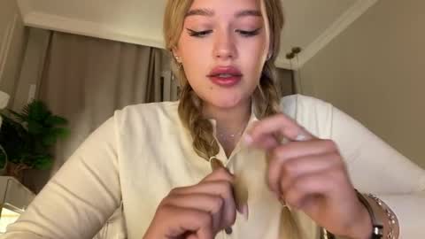 Stephanie online show from May 22, 8:58 pm
