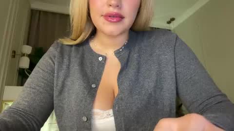 Stephanie online show from May 31, 10:44 pm