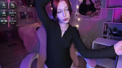 Snapshot of eliza_sadcat chatting on January 22, 8:17 pm Elizabeth online show from January 22, 8:17 pm