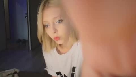 Snapshot of eliza_sadcat chatting on September 12, 12:38 pm Elizabeth online show from September 12, 12:38 pm