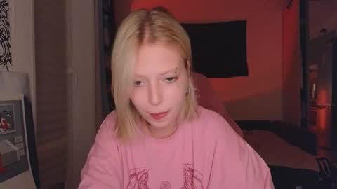 Snapshot of eliza_sadcat chatting on September 30, 5:18 pm Elizabeth online show from September 30, 5:18 pm