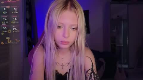 Snapshot of eliza_sadcat chatting on October 26, 8:48 pm Elizabeth online show from October 26, 8:48 pm