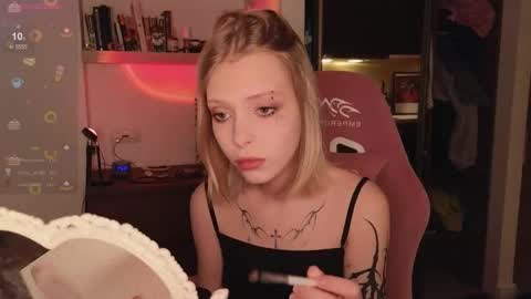 Elizabeth online show from November 27, 1:24 pm