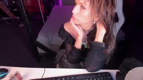Elizabethangel online show from March 10, 12:37 pm