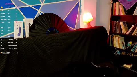 Snapshot of elizabeht_911 chatting on March 12, 2:07 am elizabeht_911 online show from March 12, 2:07 am