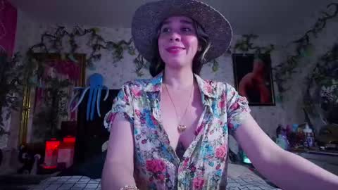 Elizabeth online show from September 14, 1:32 pm