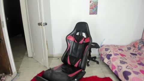 Snapshot of elizabeth_777 chatting on February 9, 8:33 am elizabeth_777 online show from February 9, 8:33 am