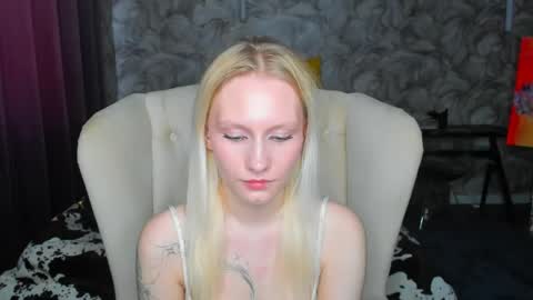 elizabeth_adamss online show from May 2, 5:12 am
