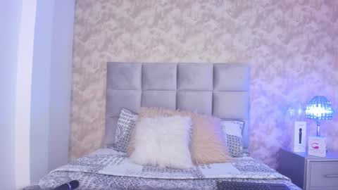 Elizabeth online show from January 27, 9:11 pm