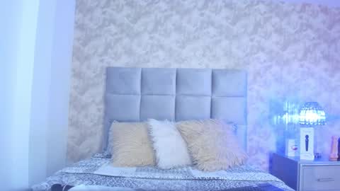 Elizabeth online show from February 3, 9:29 pm