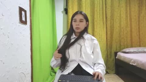 Snapshot of elizabeth_evanz chatting on January 6, 4:04 am elizabeth online show from January 6, 4:04 am