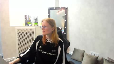 Elizabeth online show from January 31, 11:24 am