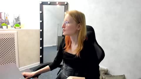 Elizabeth online show from March 7, 12:58 am