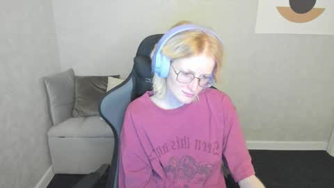 Elizabeth online show from September 19, 1:07 am