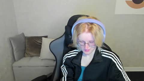 Elizabeth online show from September 21, 1:18 am