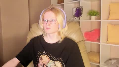 Elizabeth online show from November 3, 1:08 am