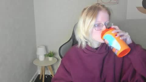 Elizabeth online show from November 18, 1:11 am