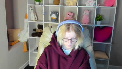 Elizabeth online show from December 16, 12:37 am