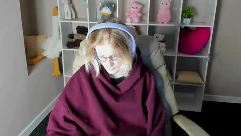 Elizabeth online show from December 19, 1:01 am