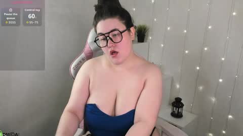 Snapshot of elizabeth_lia chatting on May 7, 7:58 am Elizabeth Wed Thurs Frid Sat Sun 10 AM 13 PM online show from May 7, 7:58 am