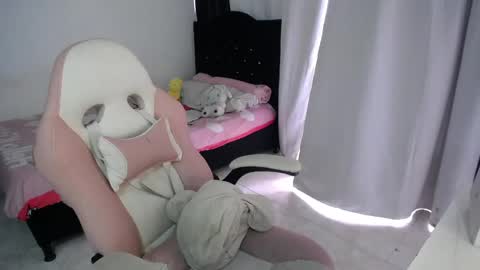 Snapshot of elizabeth_rose02 chatting on June 3, 8:36 pm Elizabeth online show from June 3, 8:36 pm