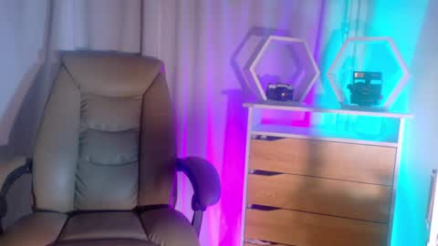 Snapshot of elizabethcampbell chatting on July 17, 1:23 am Lizzy online show from July 17, 1:23 am