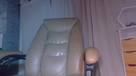 Snapshot of elizabethcampbell chatting on July 23, 2:31 am Lizzy online show from July 23, 2:31 am