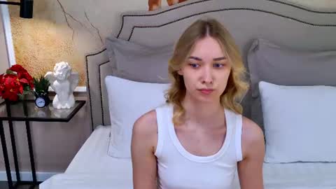 Snapshot of elizabethcash chatting on July 5, 4:14 pm Elizabeth online show from July 5, 4:14 pm