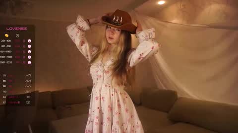 Elizabeth online show from October 3, 4:37 pm