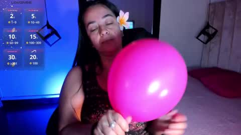 Snapshot of elizabethevan_ chatting on November 21, 1:54 pm Lucia Vonne online show from November 21, 1:54 pm