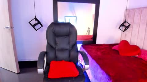 Snapshot of elizabethevan_ chatting on November 26, 1:12 pm Lucia Vonne online show from November 26, 1:12 pm