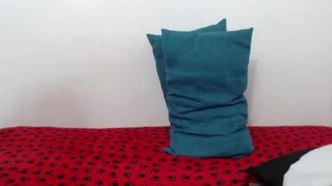 ElizabethMiler online show from June 15, 12:57 am